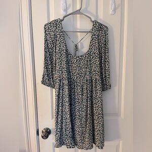 american eagle mid-sleeved green w/ flowers dress. size small